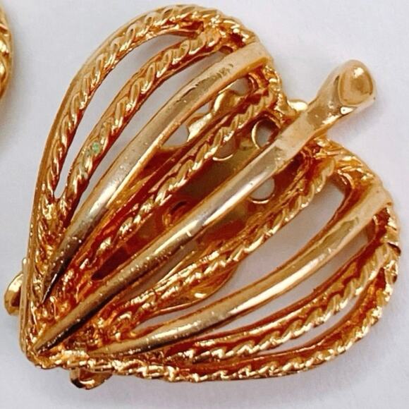 Vintage 1960s Heart Clip On Earrings Mid Century Gold Tone Sculptural Jewelry - Picture 4 of 11